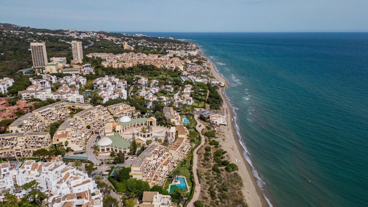Beachfront Luxury Complex With Tropical Gardens & Pools Марбелья Екстер'єр фото